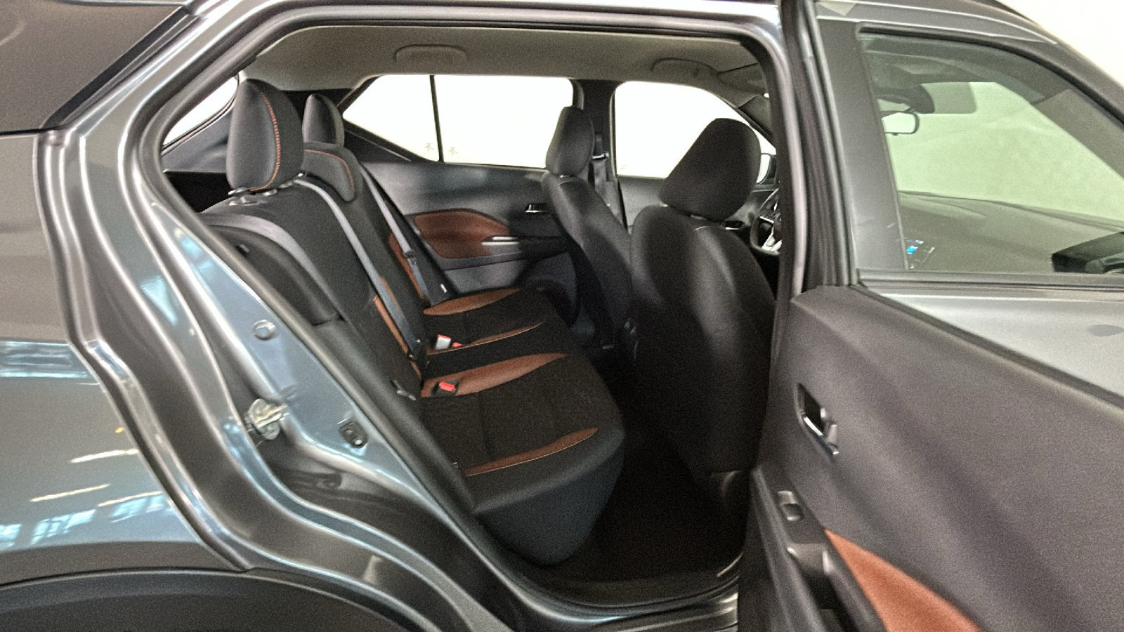 Used 2023 Nissan Kicks SR FWD image 32
