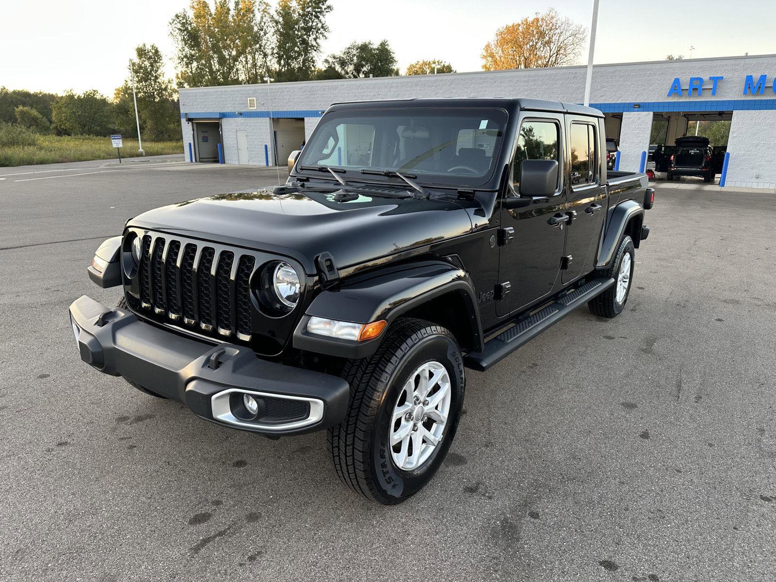 Used 2023 Jeep Gladiator Sport image 10