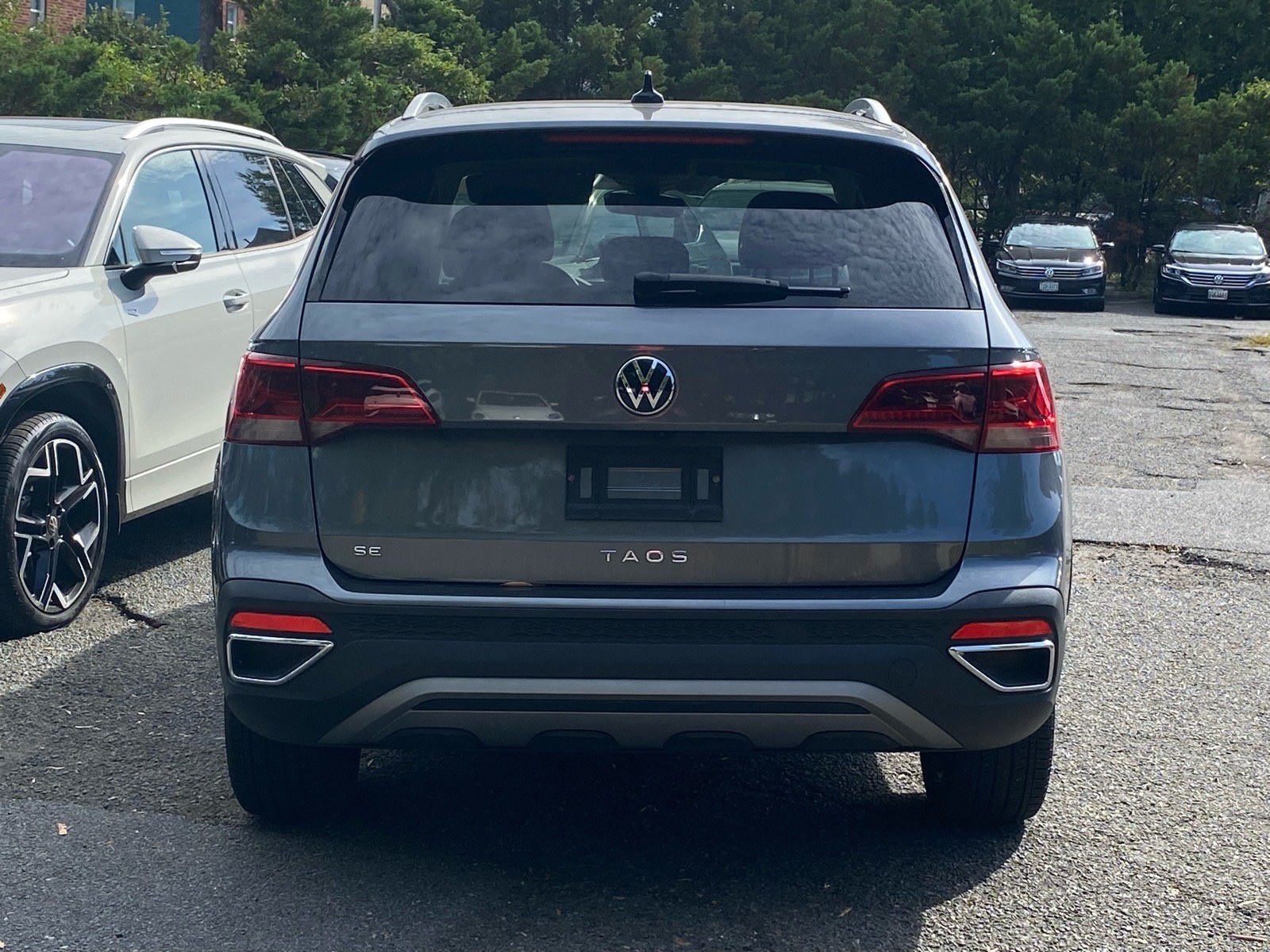 Certified 2023 Volkswagen Taos SE w/ Panoramic Sunroof Package FWD image 4