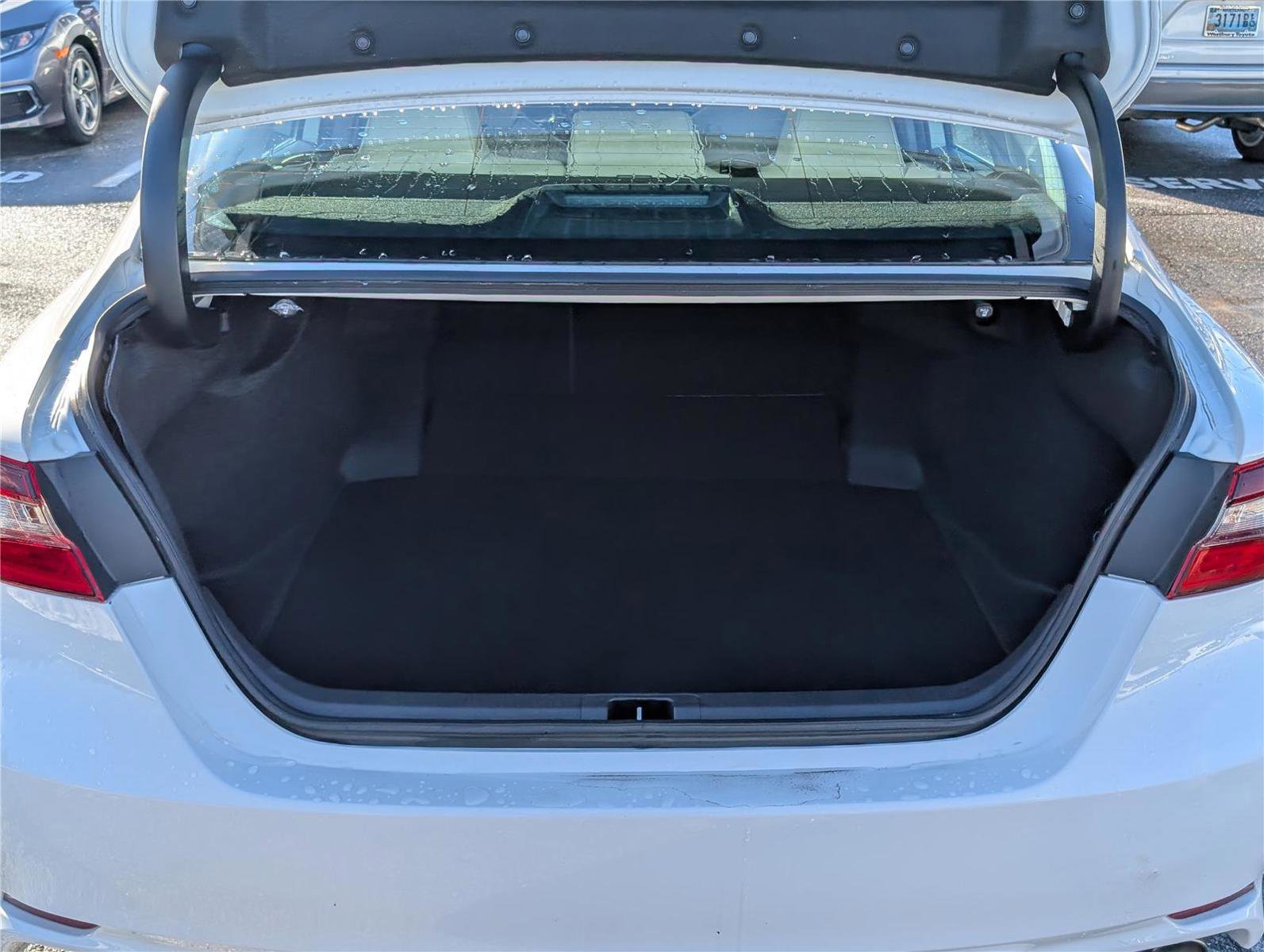 Used 2022 Toyota Camry SE image 13