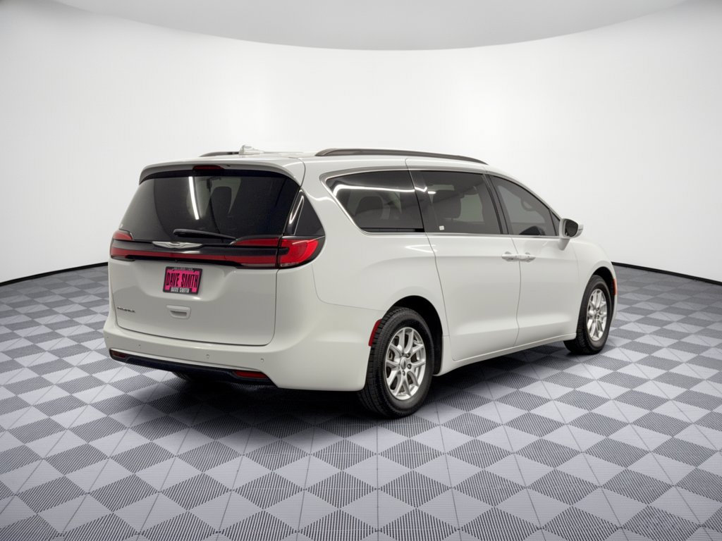 Used 2022 Chrysler Pacifica Touring-L FWD image 9