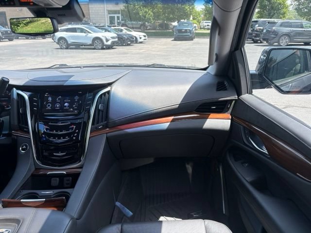 Used 2019 Cadillac Escalade ESV Luxury AWD/4WD image 25