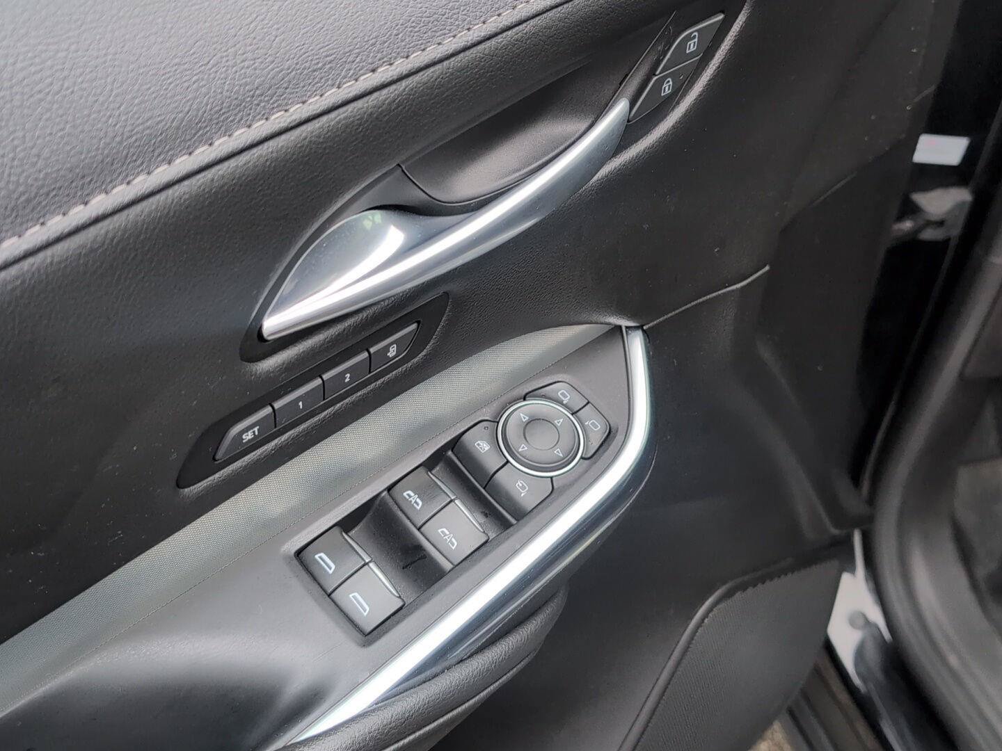 Used 2022 Cadillac XT4 Premium Luxury w/ Sun And Sound Package AWD/4WD image 18