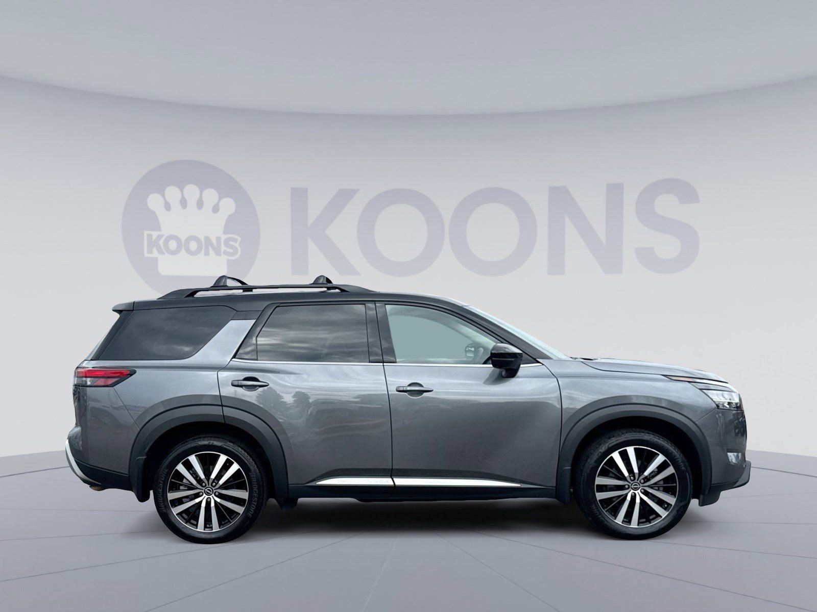 Used 2024 Nissan Pathfinder Platinum w/ Black Appearance Package image 8