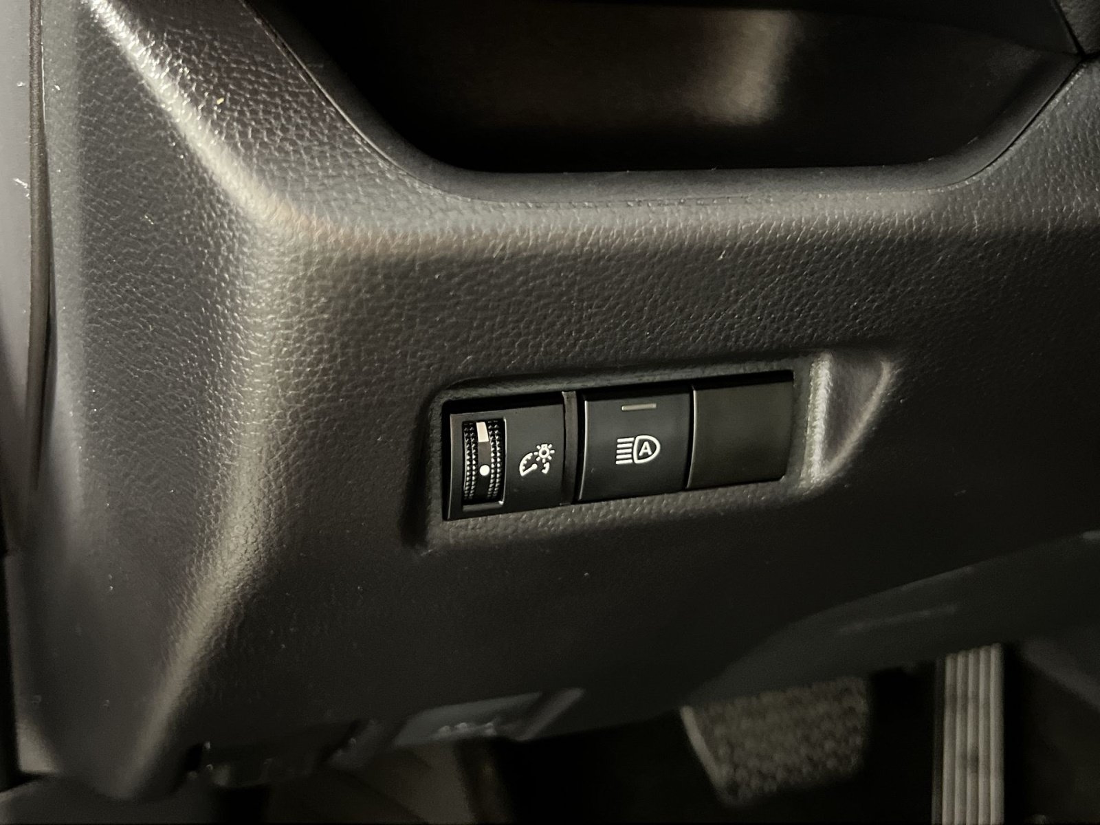 Used 2025 Toyota RAV4 LE AWD/4WD image 31