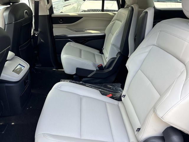 New 2026 Lincoln Navigator L Premier AWD/4WD image 18