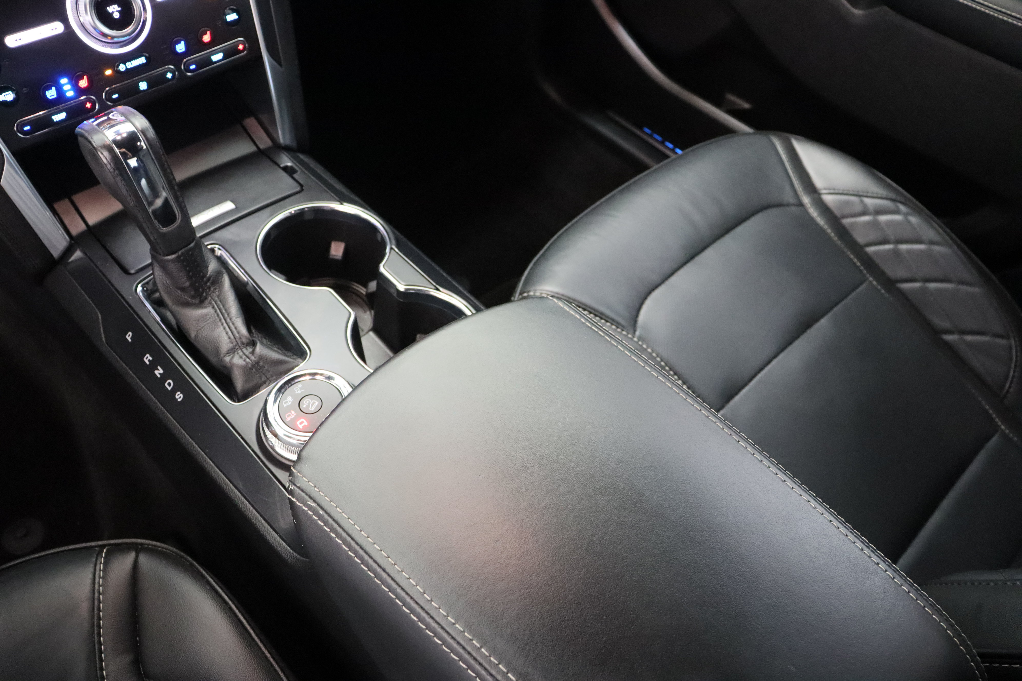 Used 2018 Ford Explorer Platinum AWD/4WD image 17