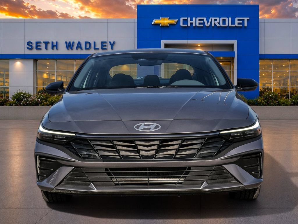 Used 2025 Hyundai Elantra Sport FWD image 2