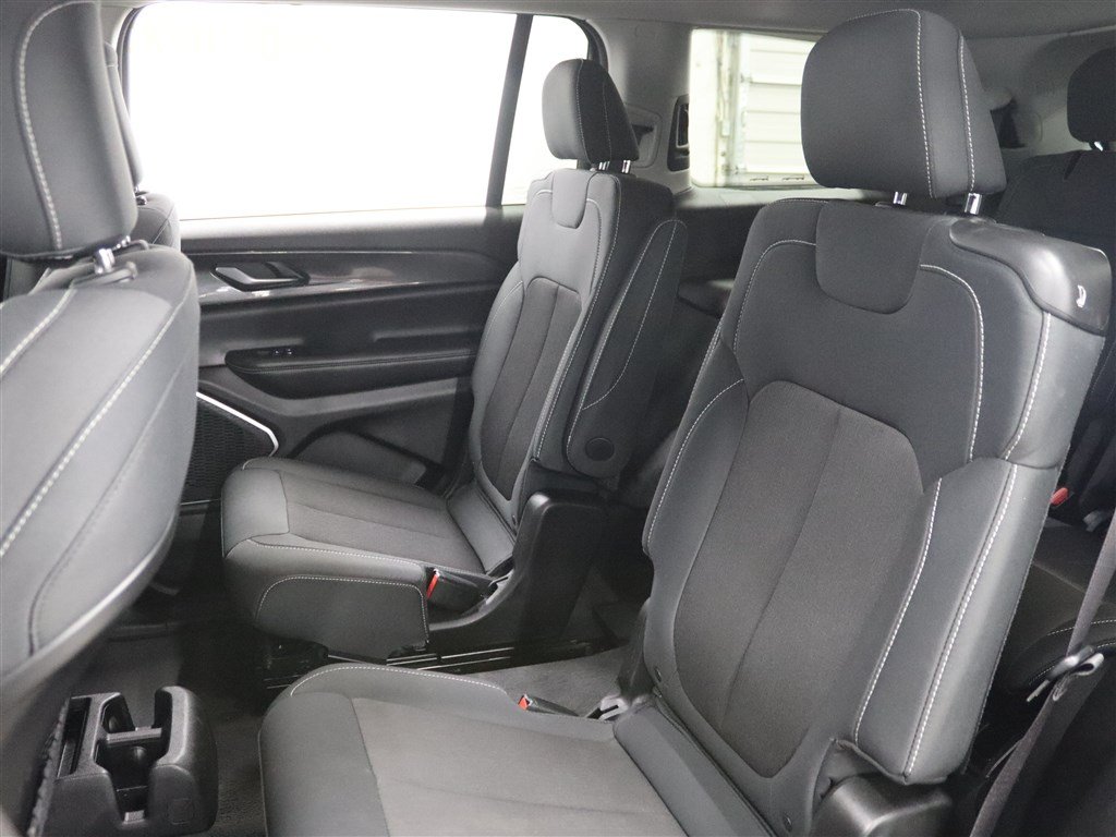 Used 2022 Jeep Grand Cherokee L Laredo w/ Luxury Tech Group I AWD/4WD image 13