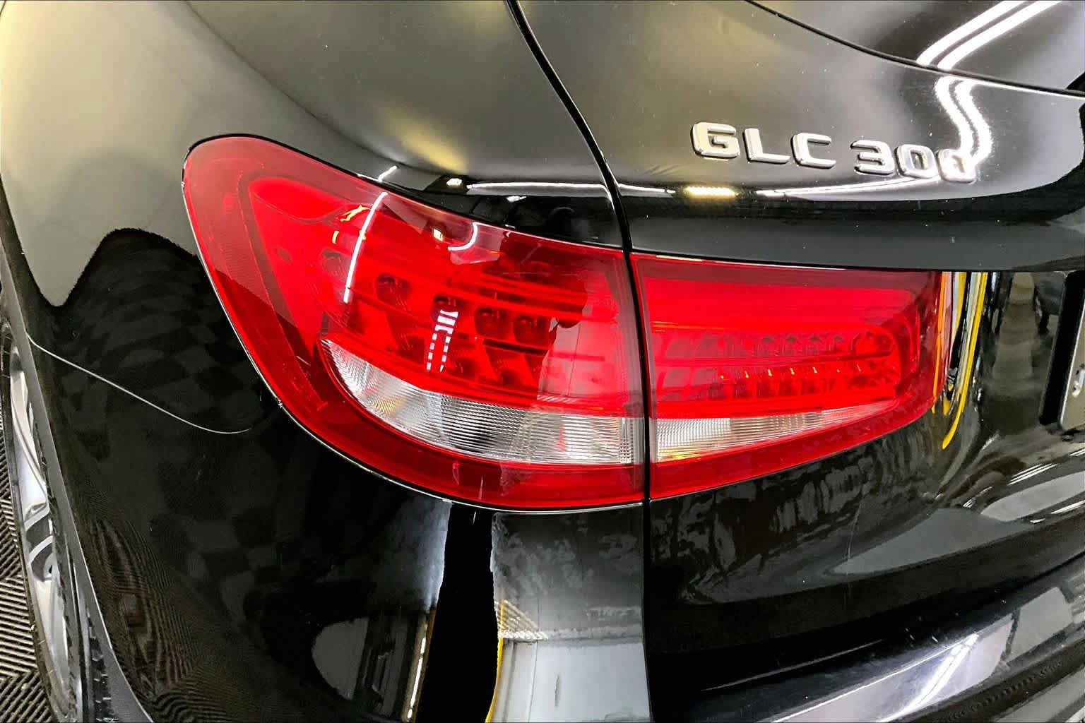 Used 2018 Mercedes-Benz GLC 300 4MATIC image 28