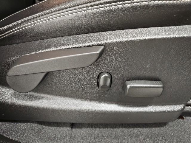 Used 2021 GMC Canyon Denali image 35