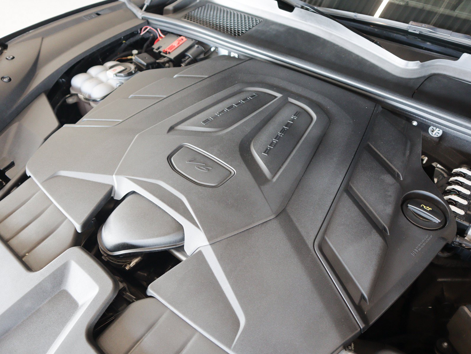 Certified 2024 Porsche Cayenne Coupe AWD/4WD image 19