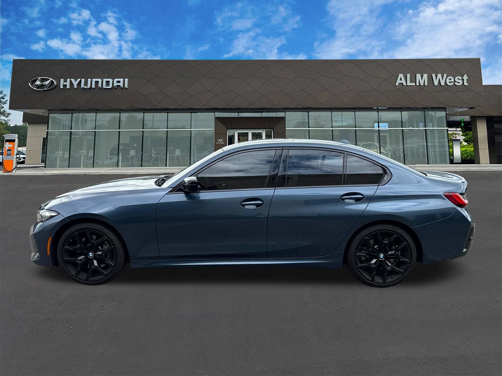Used 2025 BMW 330i Sedan w/ M Sport Package RWD image 8