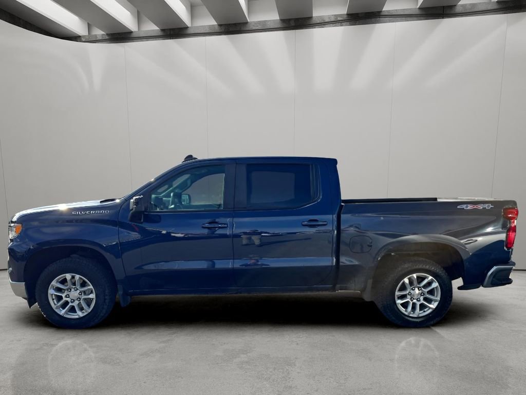 Used 2022 Chevrolet Silverado 1500 LT AWD/4WD image 2