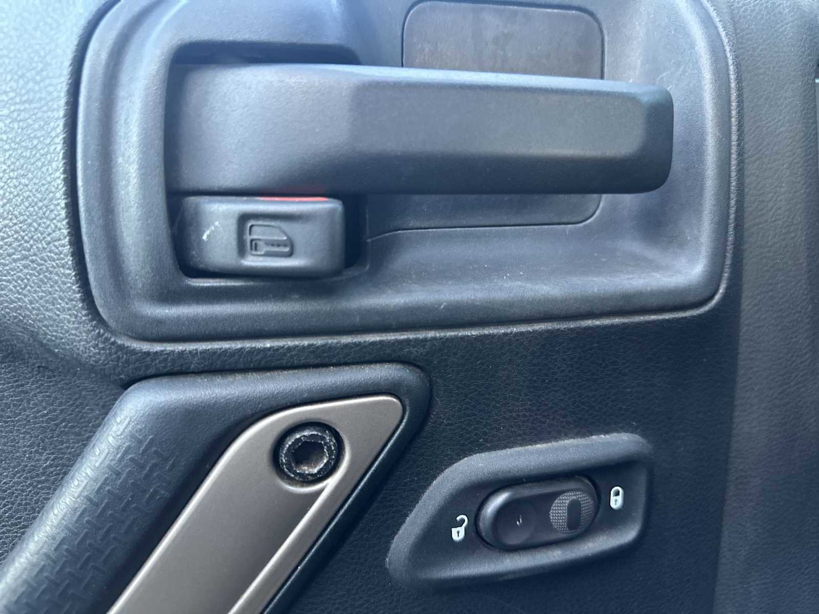 Used 2016 Jeep Wrangler Sahara image 15