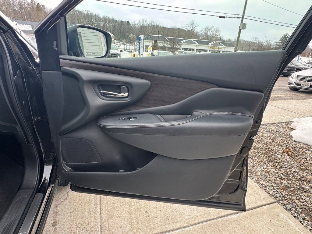 Used 2019 Nissan Murano Platinum w/ Cargo Package image 23
