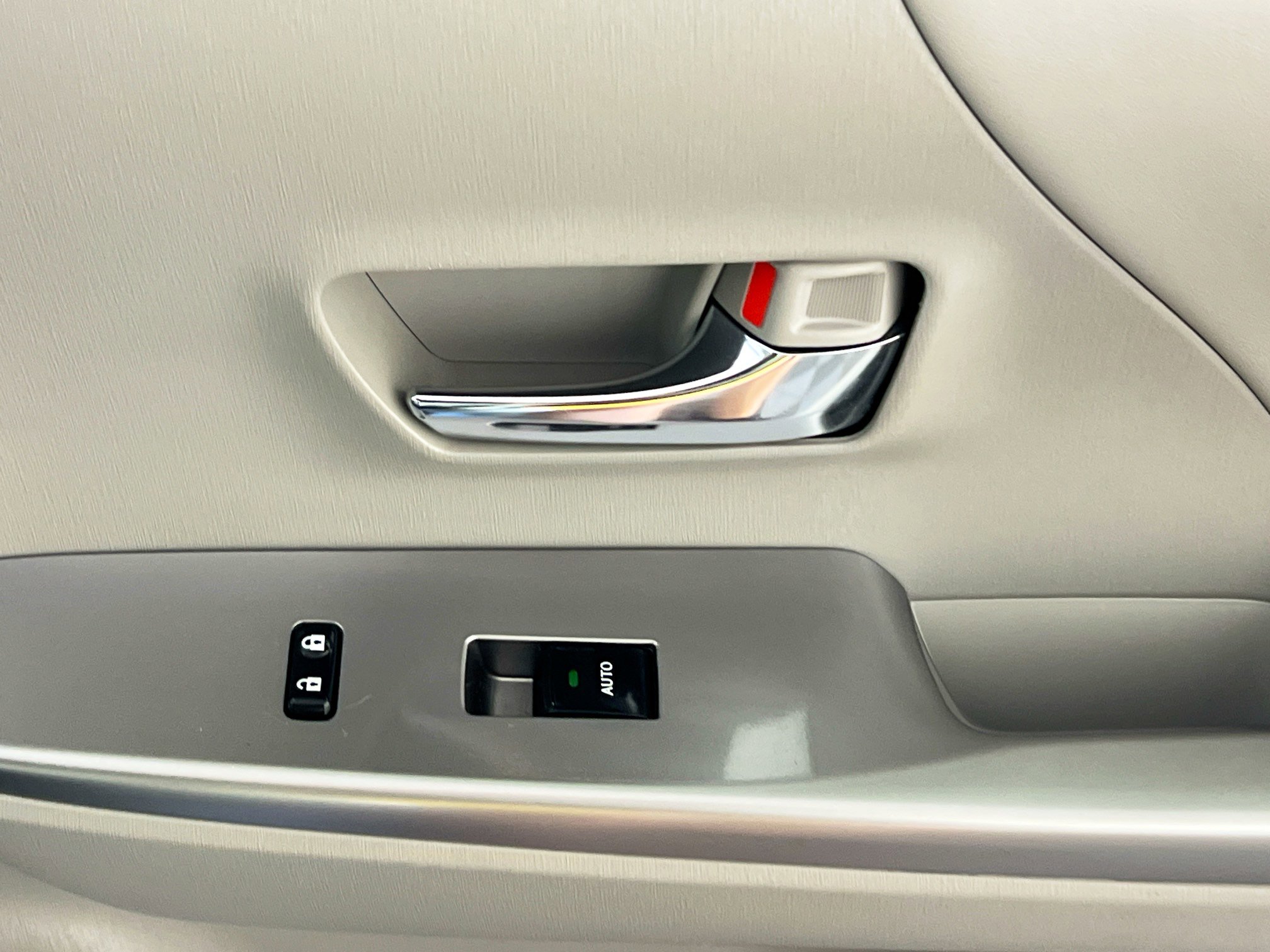 Used 2015 Toyota Prius V Five image 32