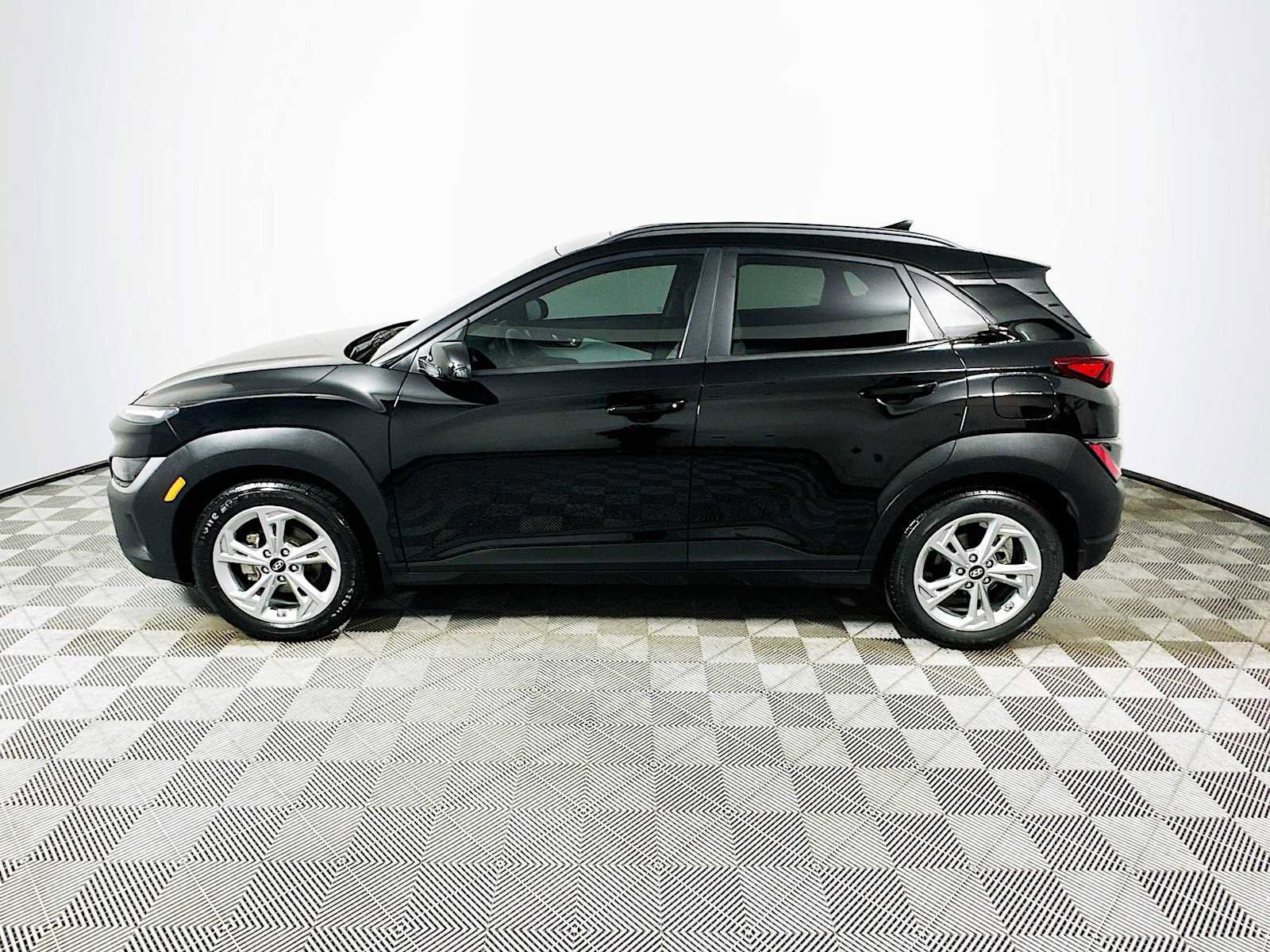 Used 2022 Hyundai Kona SEL w/ Convenience Package image 4