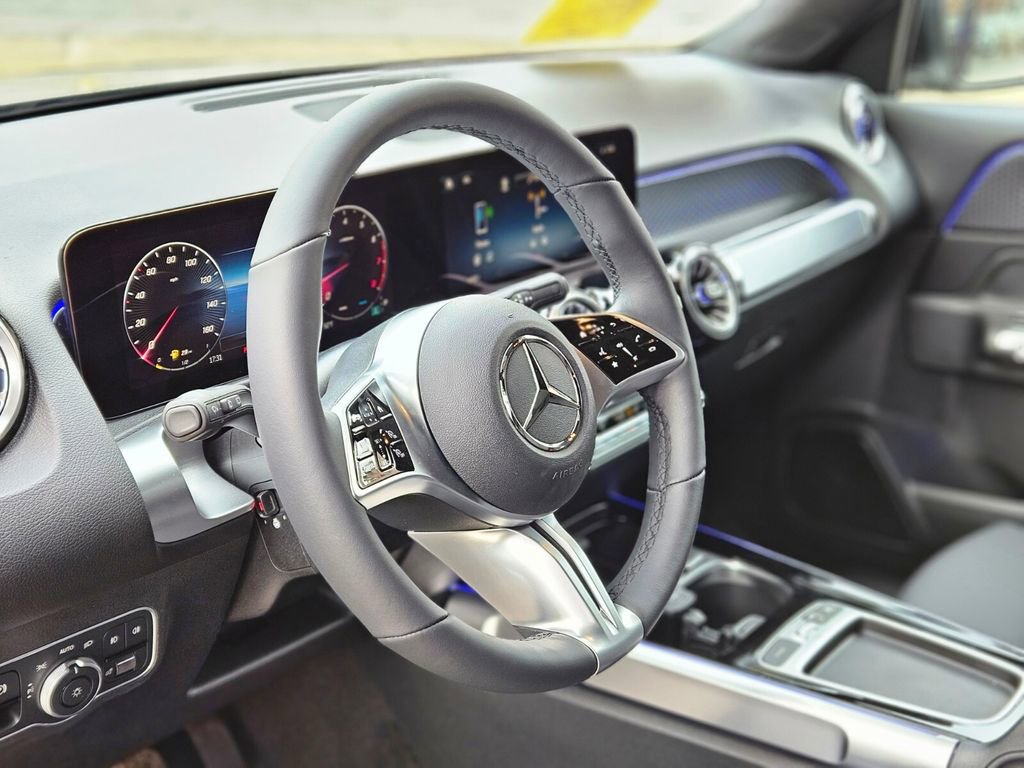 New 2026 Mercedes-Benz GLB 250 4MATIC image 17