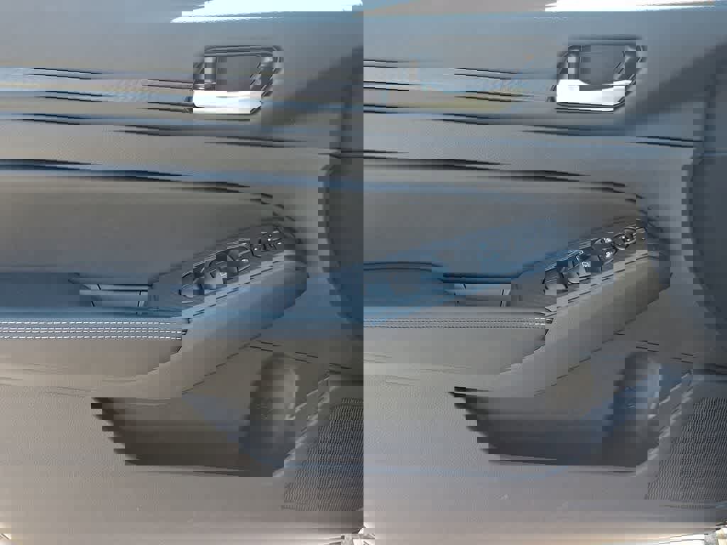 Used 2025 Nissan Altima 2.5 SV image 11