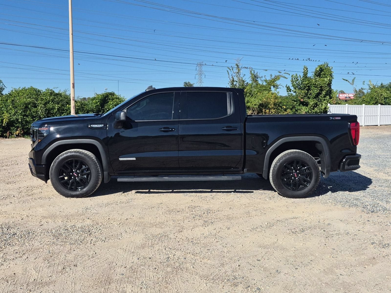 Used 2022 GMC Sierra 1500 Elevation AWD/4WD image 2