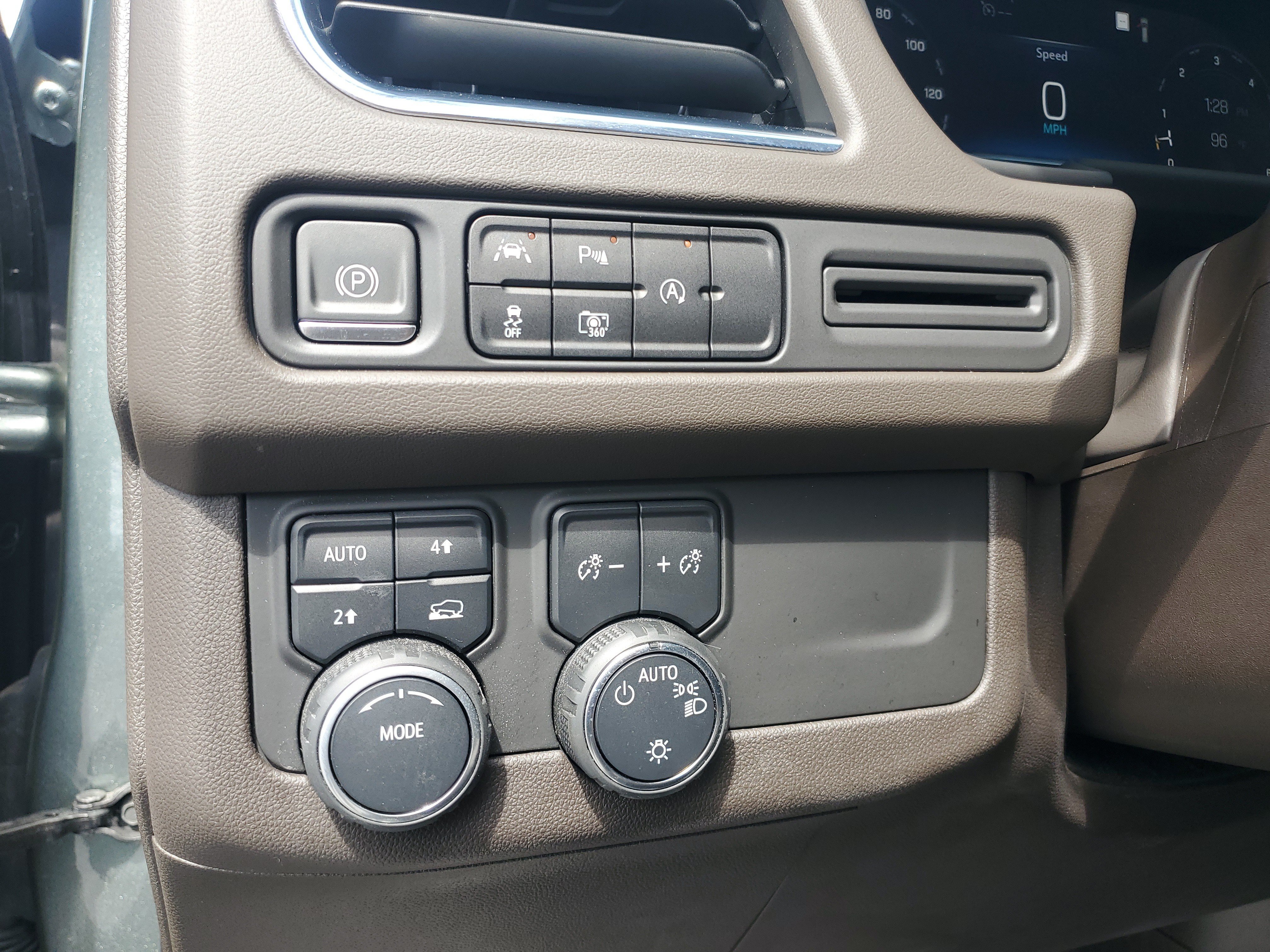 Used 2023 Chevrolet Suburban LT w/ LT Signature Plus Package AWD/4WD image 28