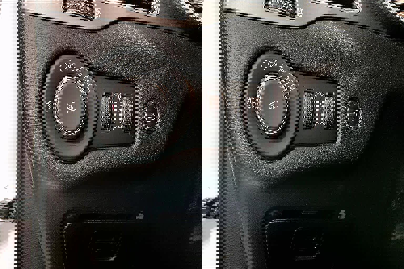 Used 2021 Jeep Cherokee High Altitude image 34