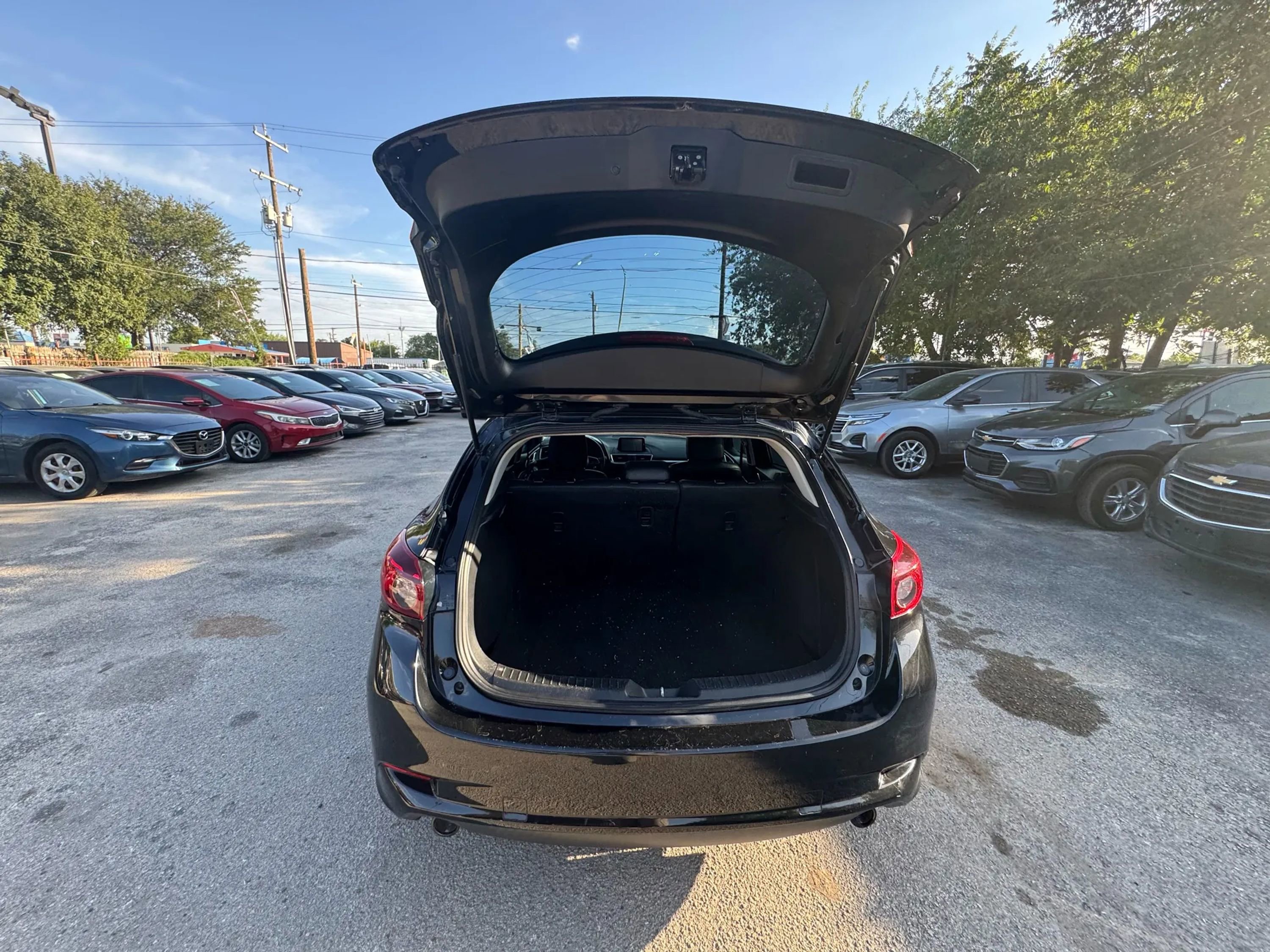 Used 2018 MAZDA MAZDA3 Touring image 9