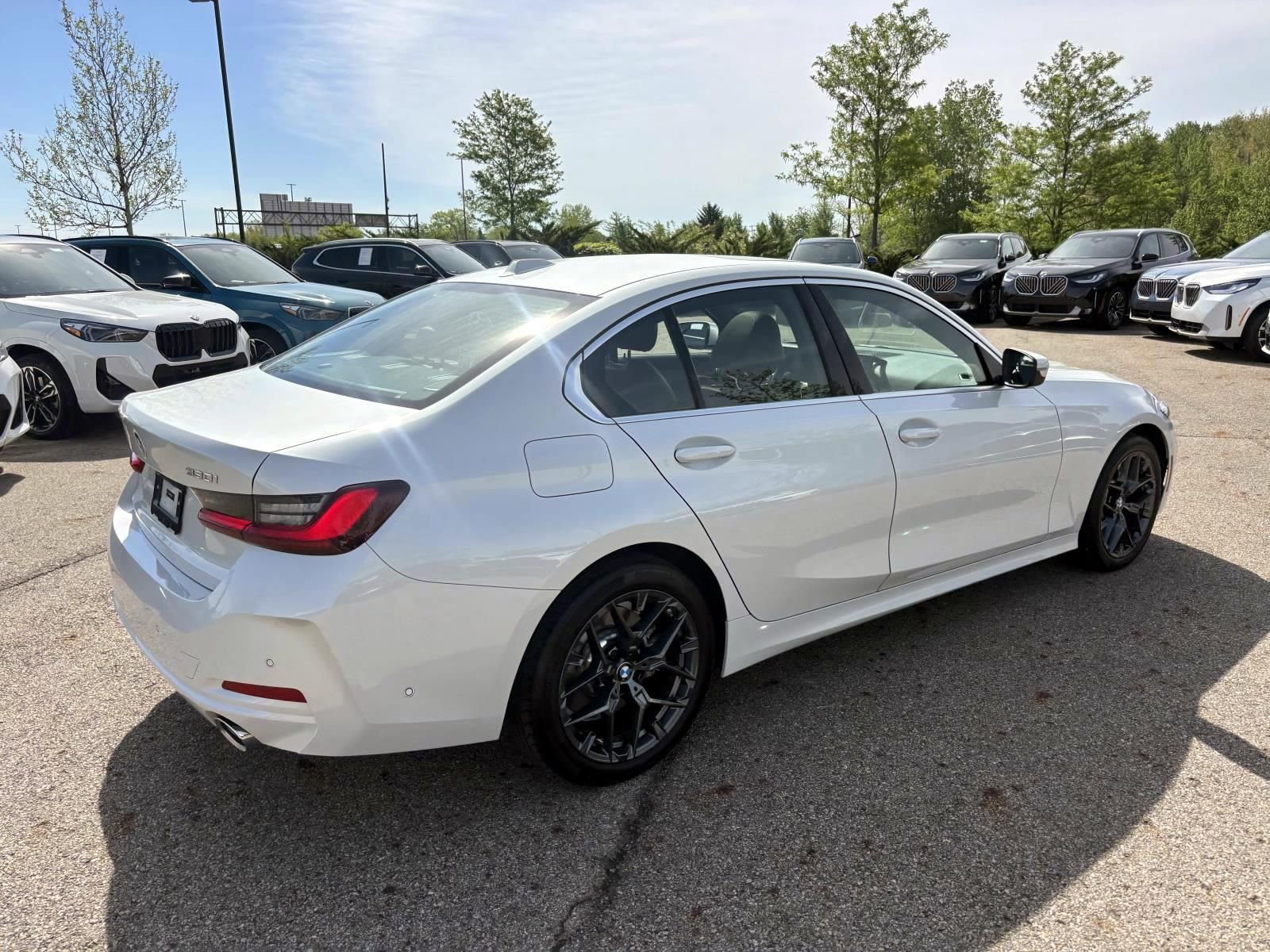 Used 2025 BMW 330i xDrive Sedan AWD/4WD image 5