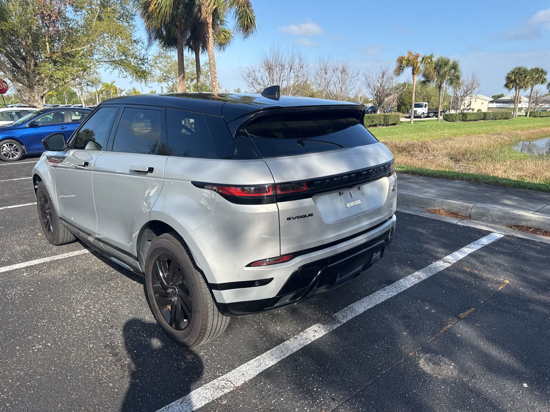 Used 2023 Land Rover Range Rover Evoque R-Dynamic S image 9