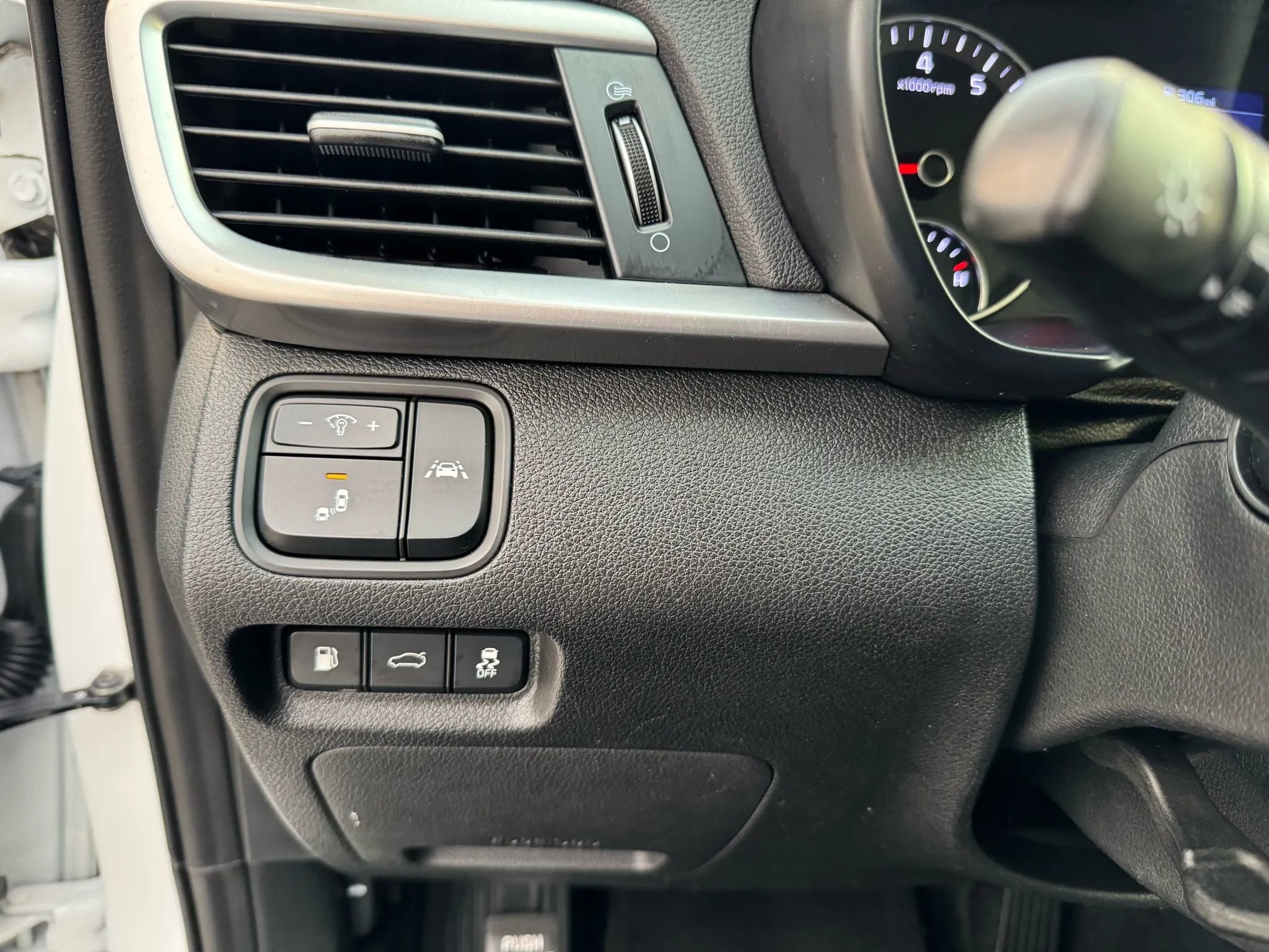 Used 2019 Kia Optima LX image 29