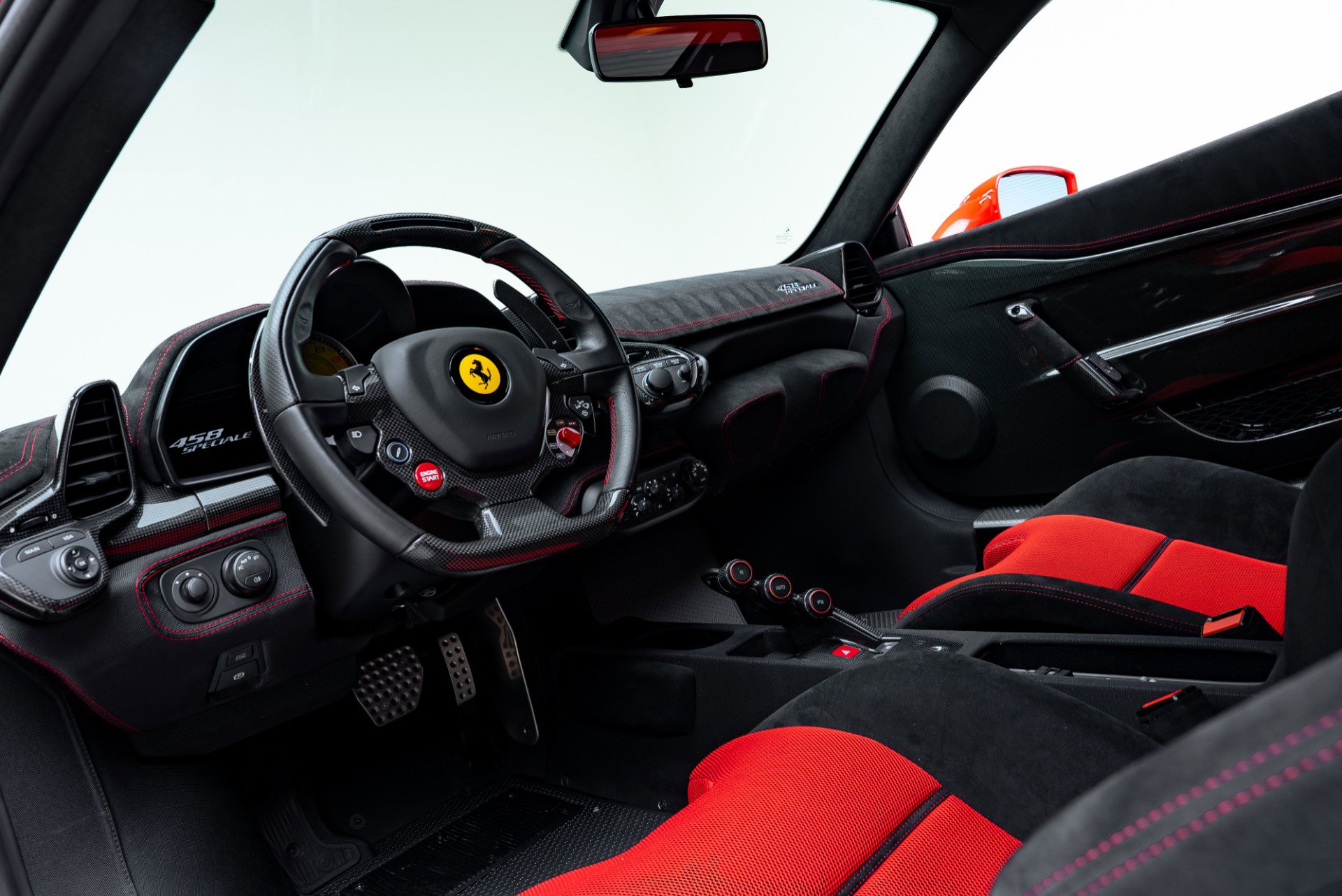 Used 2015 Ferrari 458 Speciale Coupe RWD image 2