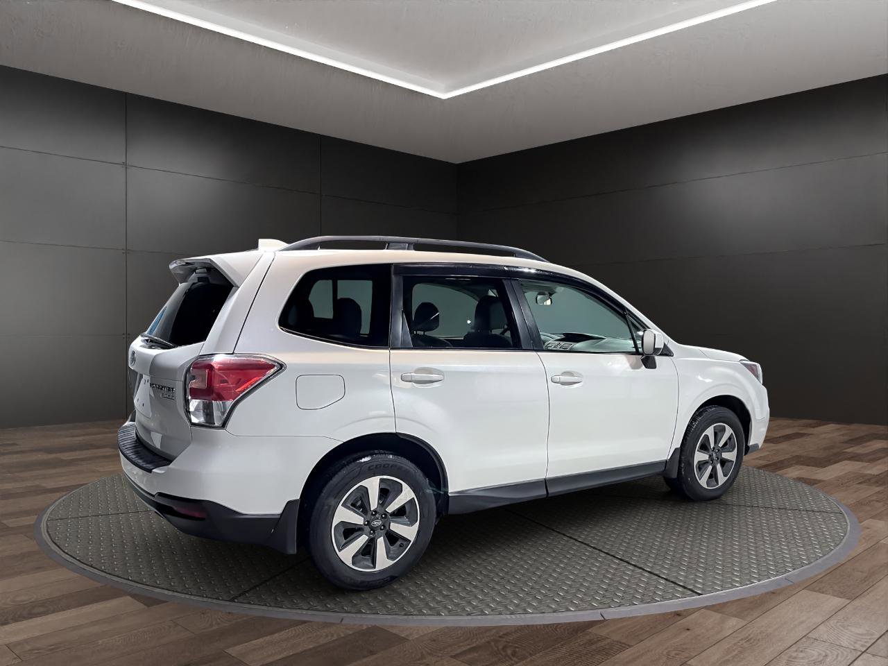 Used 2017 Subaru Forester 2.5i Premium image 8