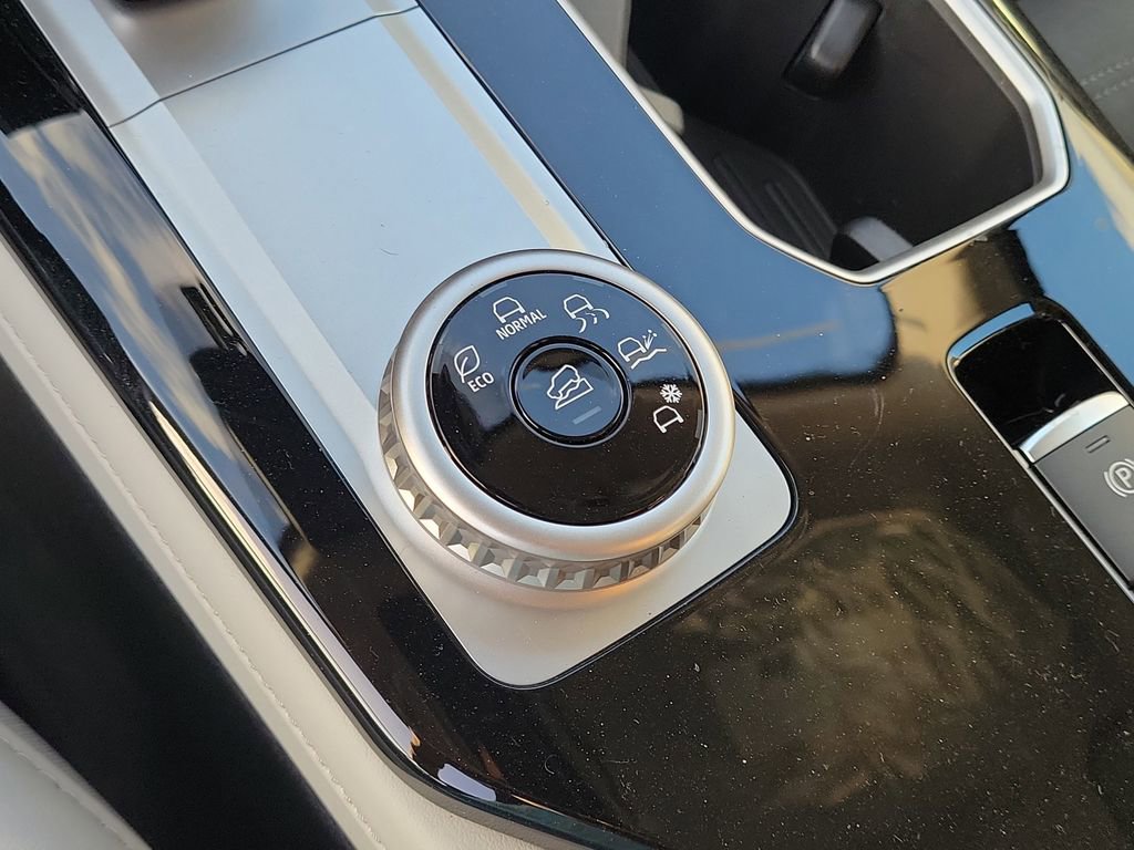 New 2025 Mitsubishi Outlander SE image 19