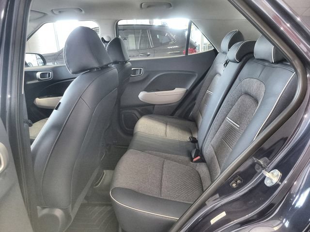 Used 2025 Hyundai Venue Limited FWD image 22