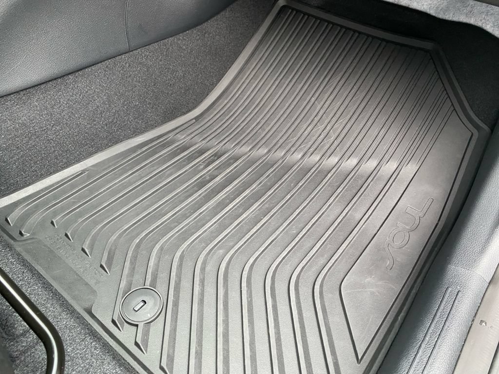 Certified 2024 Kia Soul LX FWD image 12