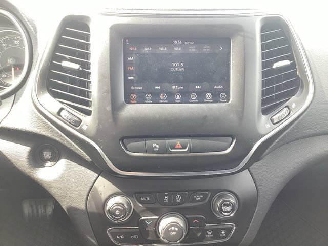 Used 2019 Jeep Cherokee Latitude Plus w/ Cold Weather Group image 10