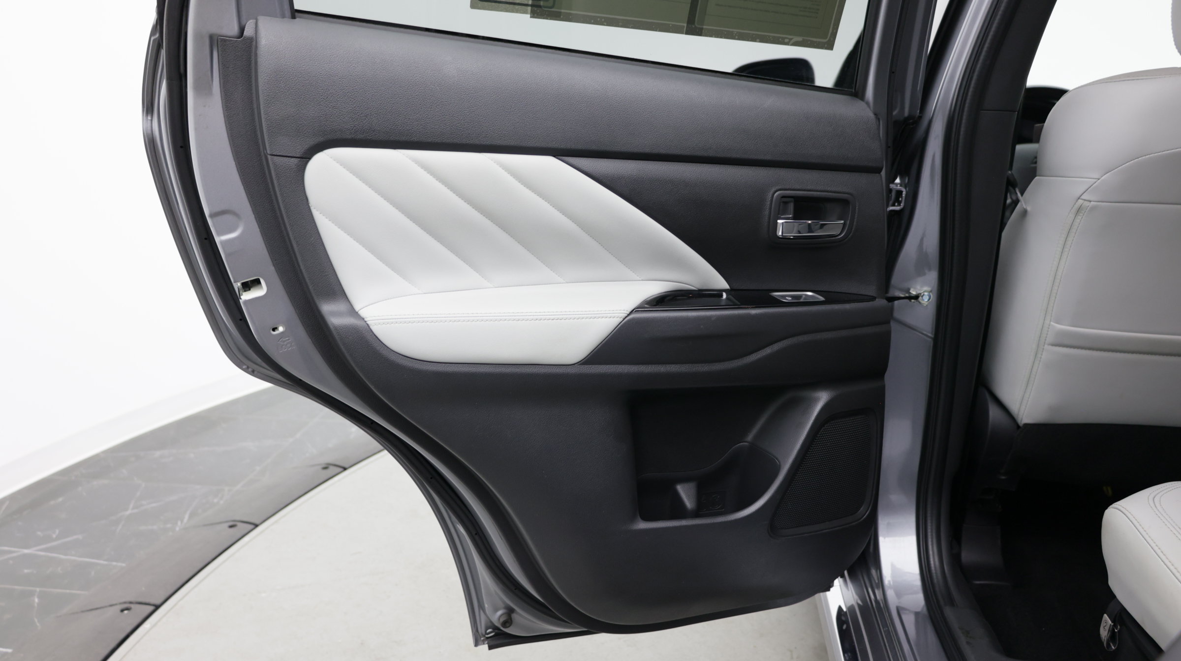 Used 2022 Mitsubishi Outlander LE AWD/4WD image 34