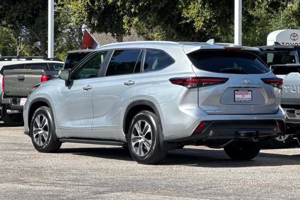 Certified 2025 Toyota Highlander XLE AWD/4WD image 5