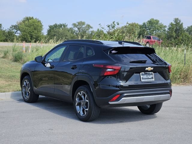 Used 2026 Chevrolet Trax LT FWD image 5