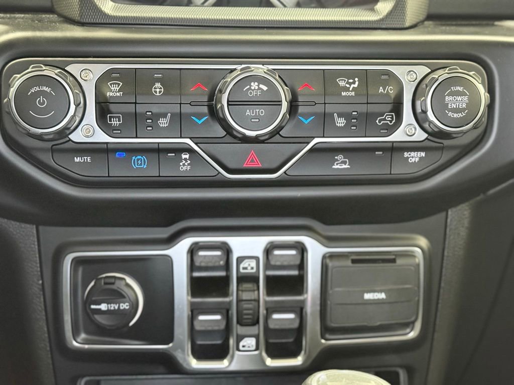 Used 2023 Jeep Wrangler Sahara w/ Cold Weather Group image 28