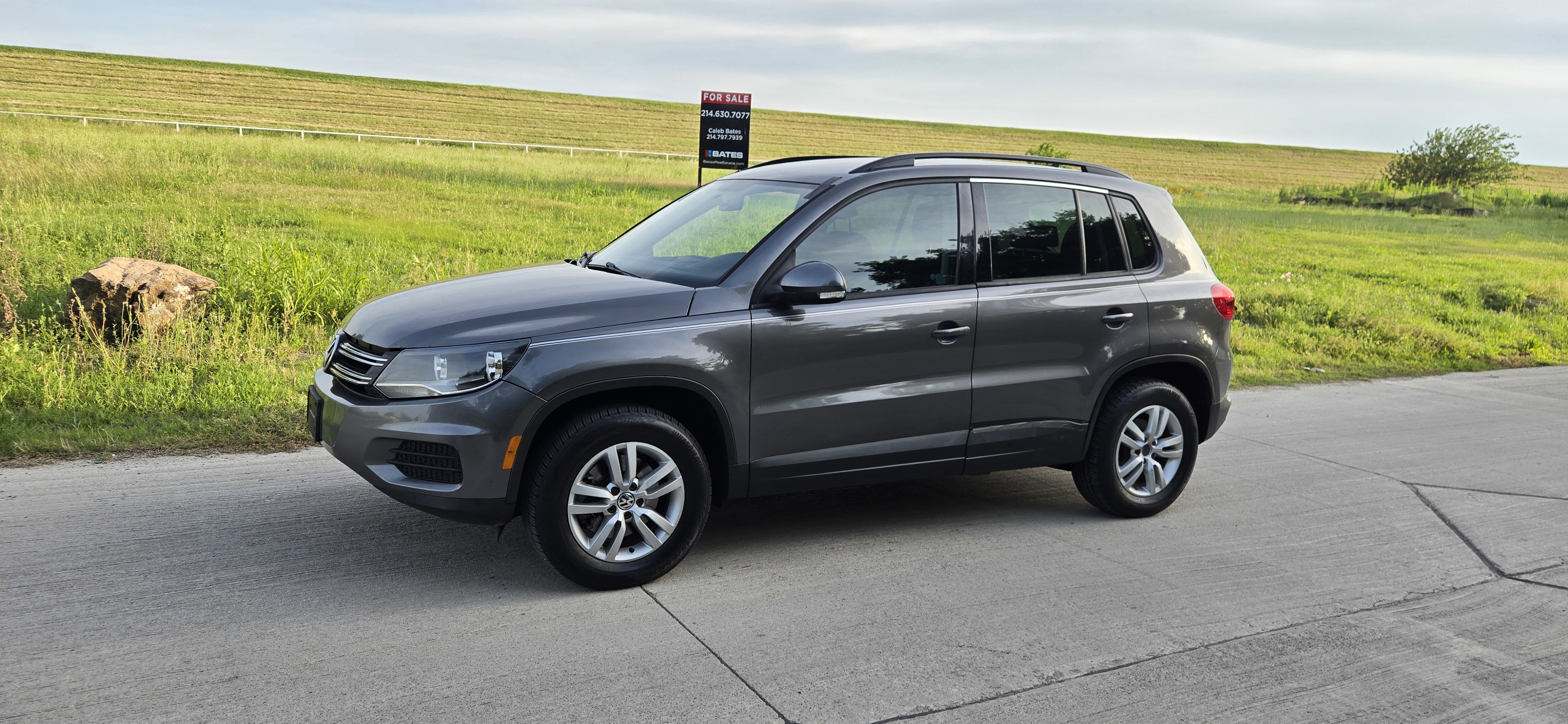 Used 2015 Volkswagen Tiguan S FWD image 1