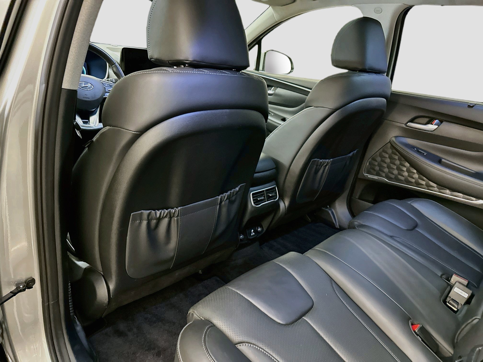 Used 2023 Hyundai Santa Fe Limited AWD/4WD image 29