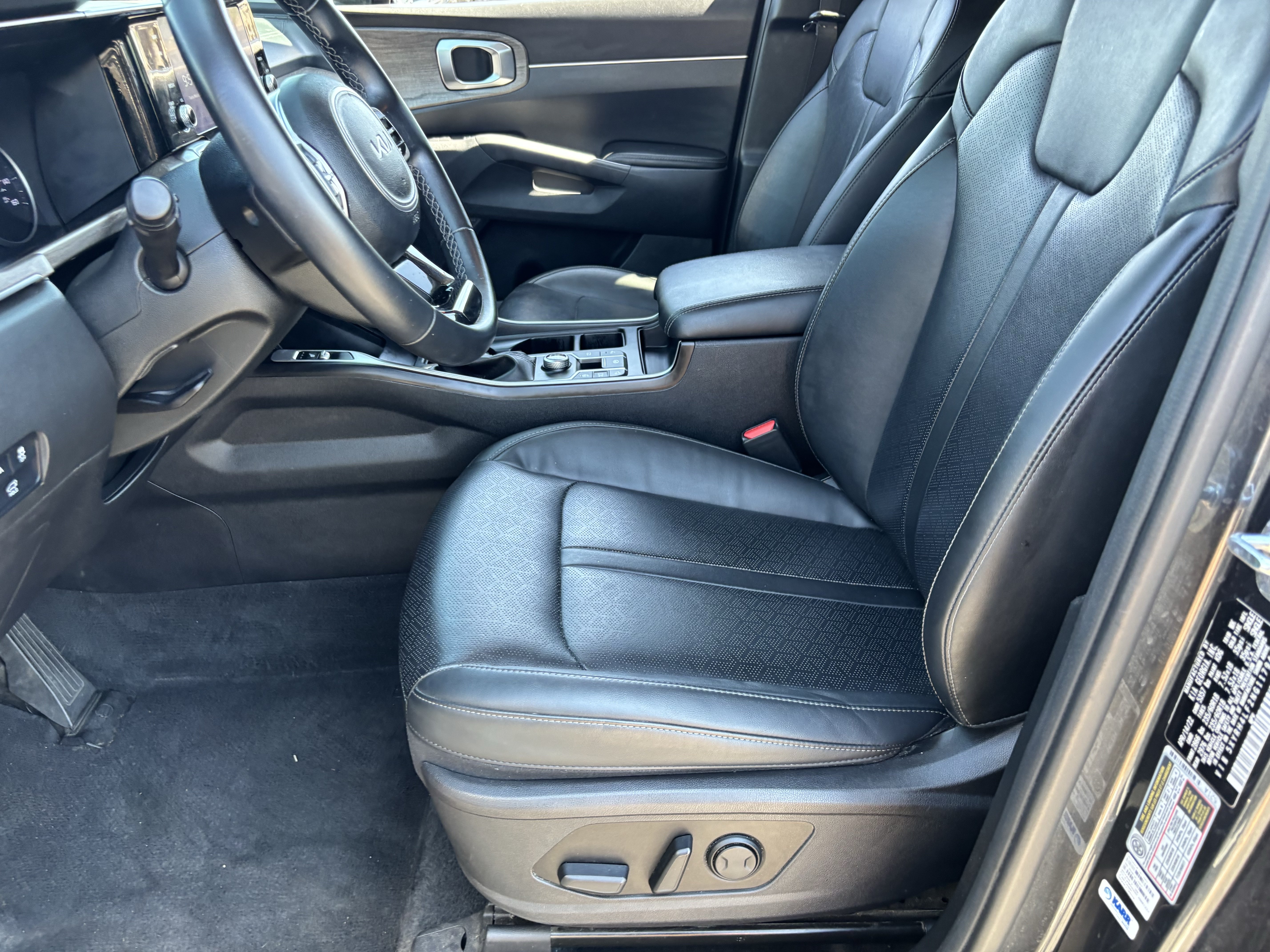 Certified 2022 Kia Sorento EX FWD image 17