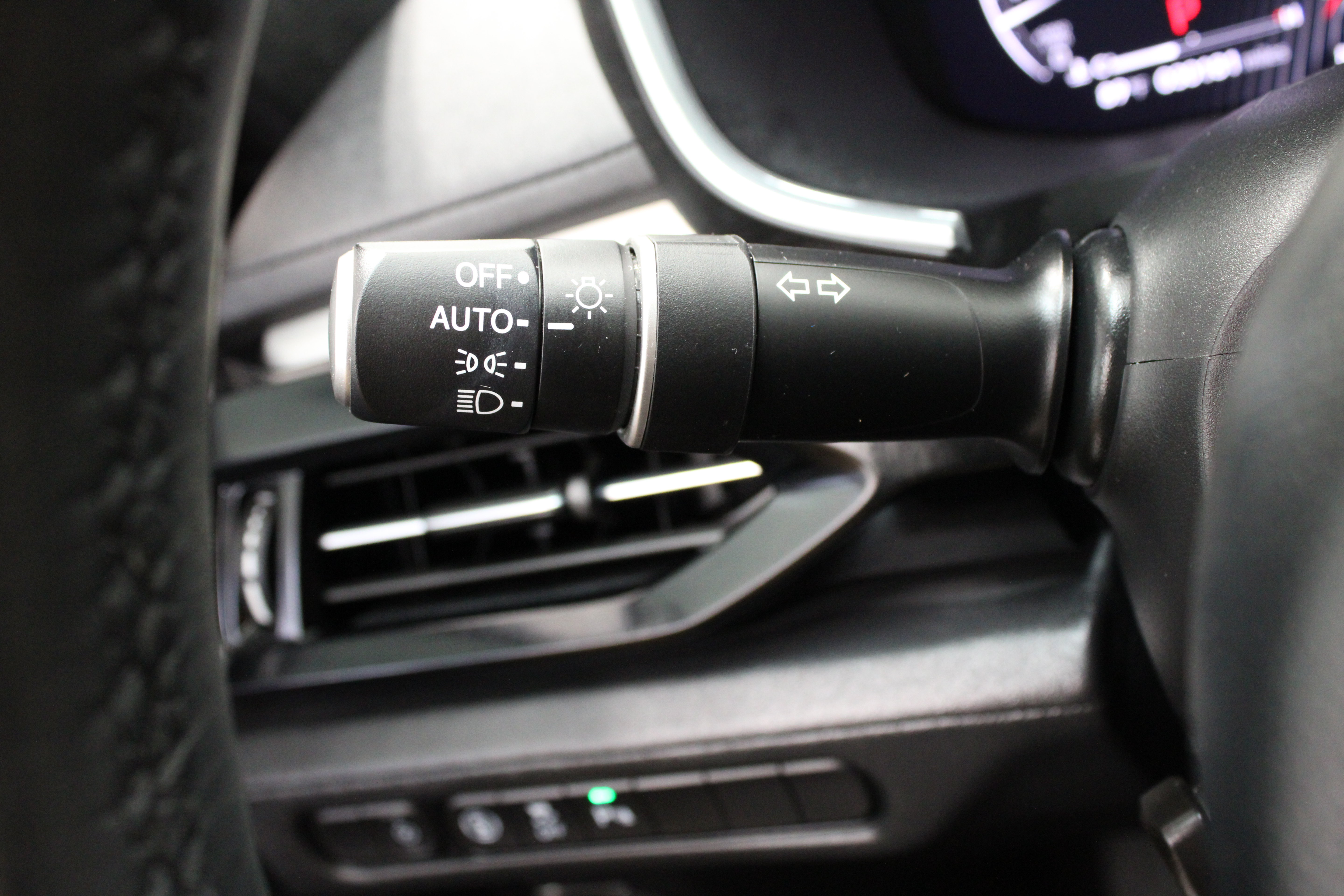 Used 2025 Acura MDX w/ Technology Package AWD/4WD image 27