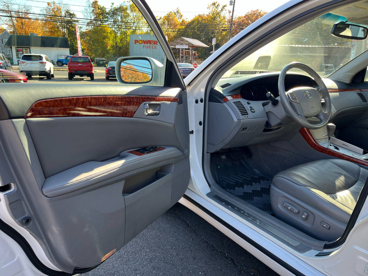 Used 2005 Toyota Avalon Touring image 10