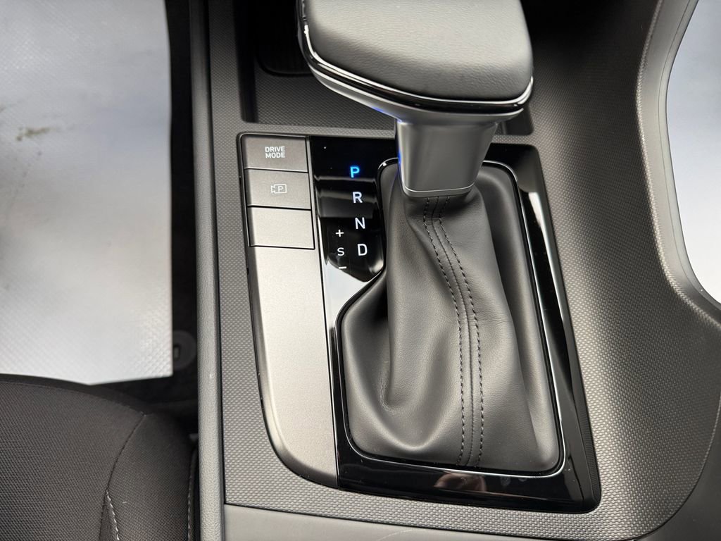 Certified 2025 Hyundai Elantra Sport image 22