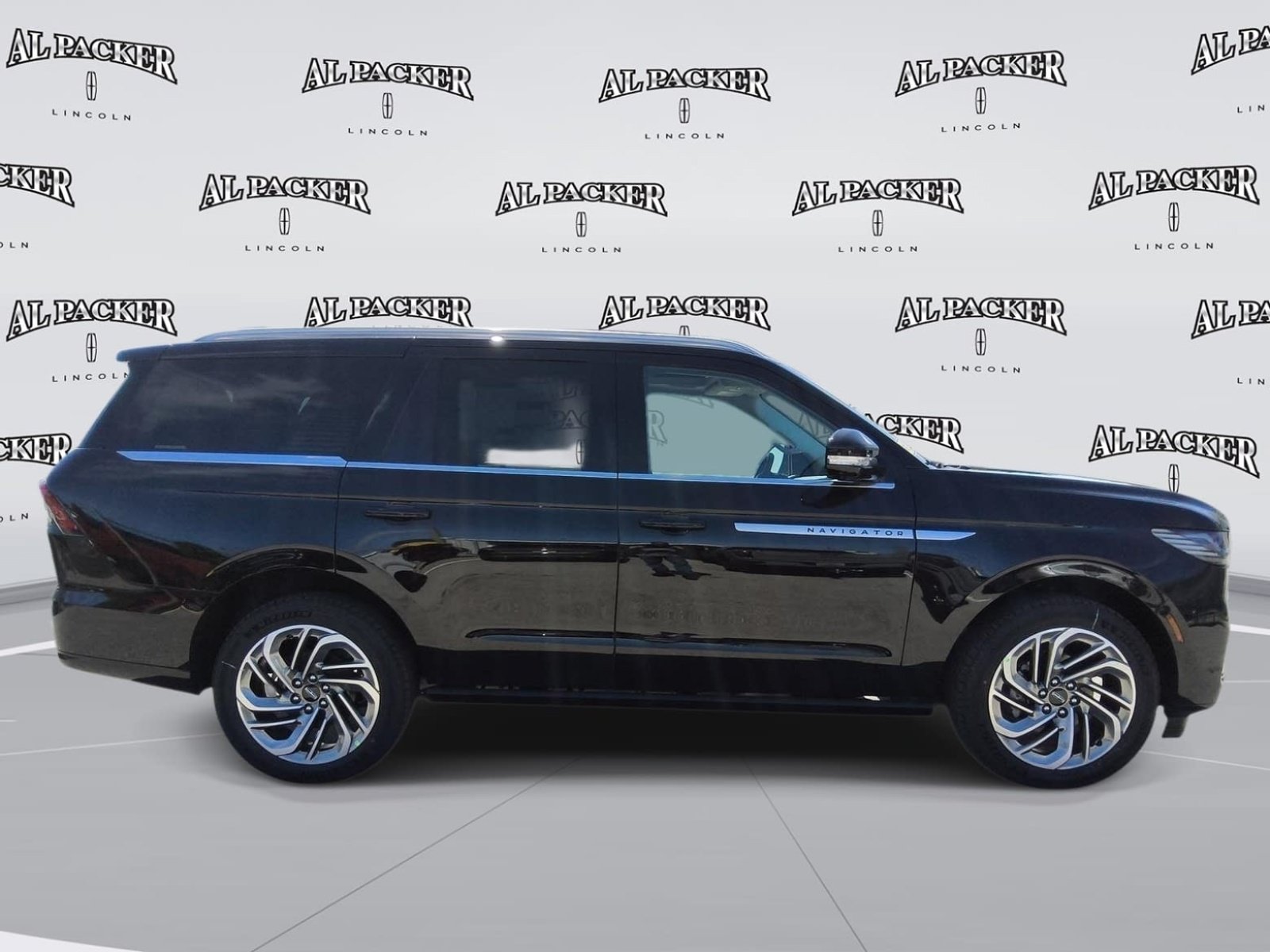 New 2027 Lincoln Navigator Reserve AWD/4WD image 3