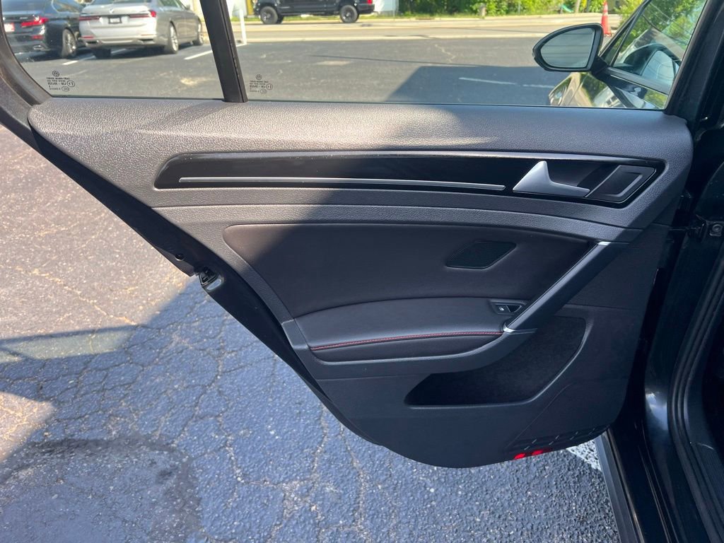 Used 2017 Volkswagen GTI SE FWD image 18