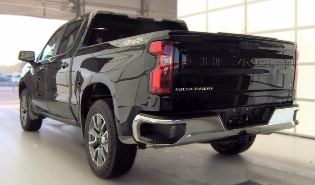 Used 2025 Chevrolet Silverado 1500 LT AWD/4WD image 3